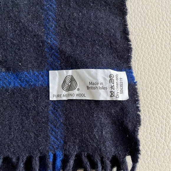 NWOT - Bronte By Moon Pure Merino Wool Scarf - Made in Great Britain - Picture 3 of 3